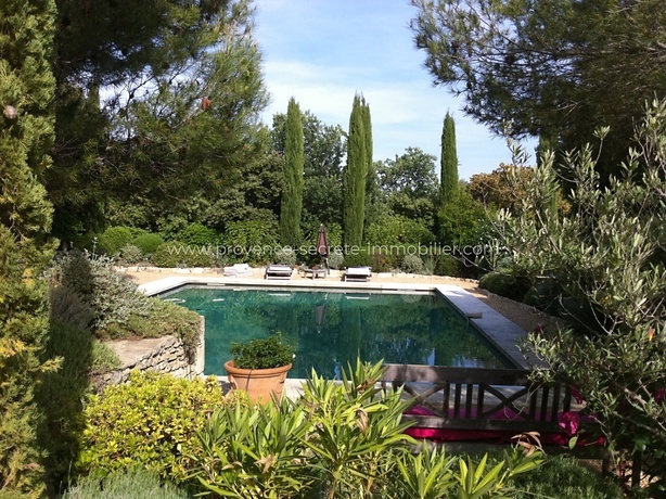 Cabrières-d'Avignon, villa en pierre avec piscine et jardin à louer